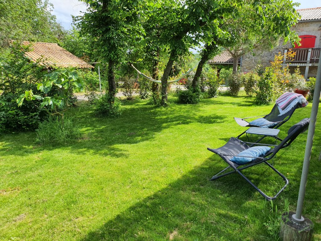 Jardin privatif gîte Bon pied bon œil Les pieds en éventail