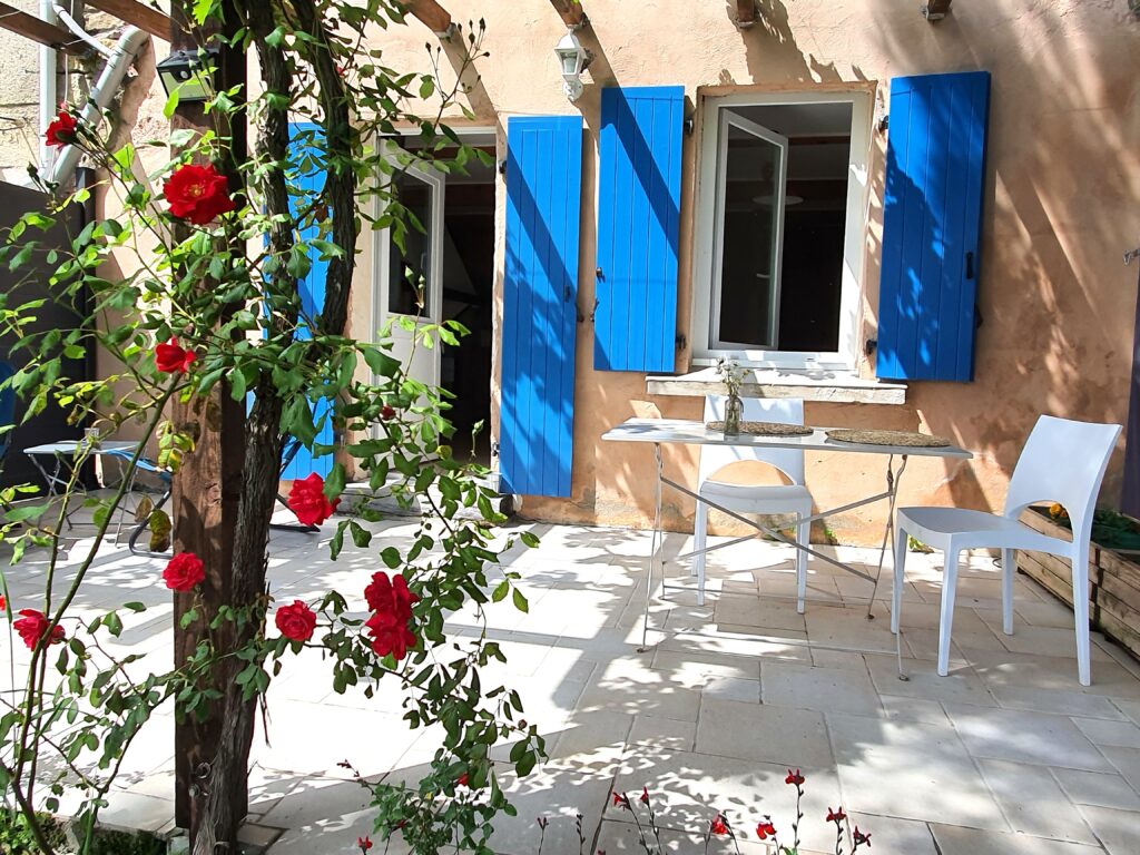 Terrasse gîte Pied de nez Les pieds en éventail