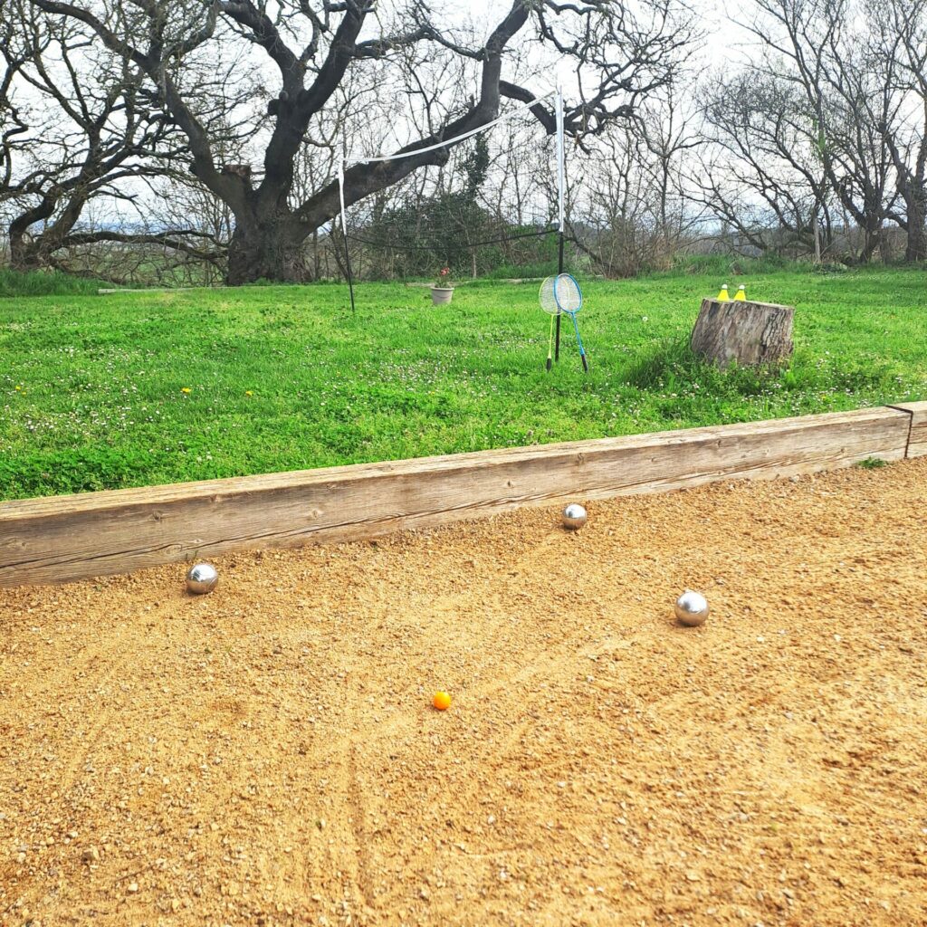 Terrain de pétanque _ Terrain de badminton