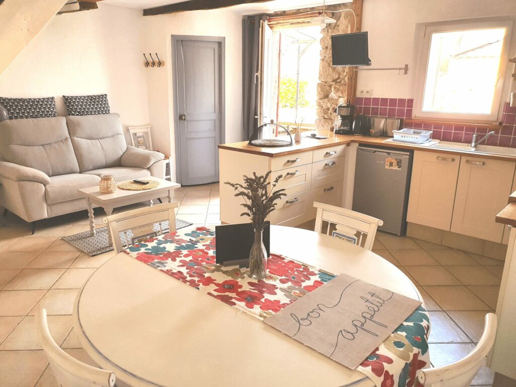 Espace salle à manger Gîte "Pied à terre"